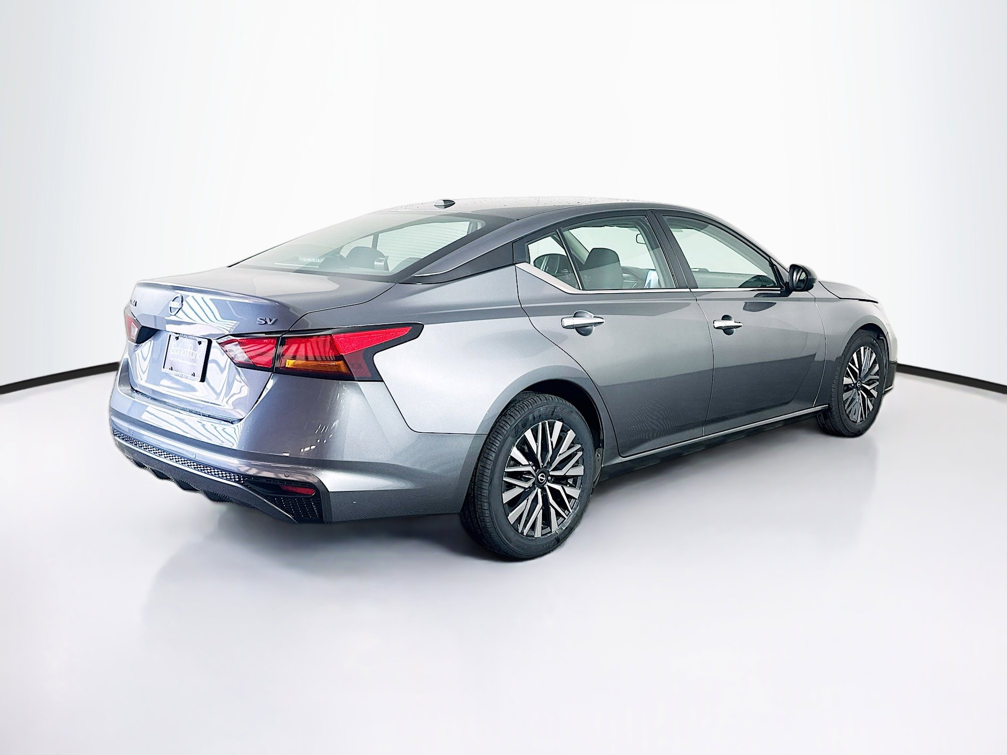 Used 2024 Nissan Altima 2.5 SV image 9