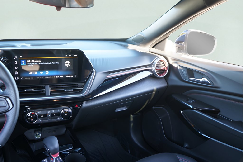 Used 2025 Chevrolet Trax RS w/ Driver Confidence Package FWD image 27