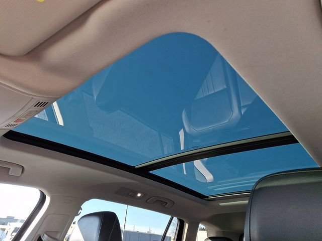 Used 2022 Volkswagen Tiguan SE image 16