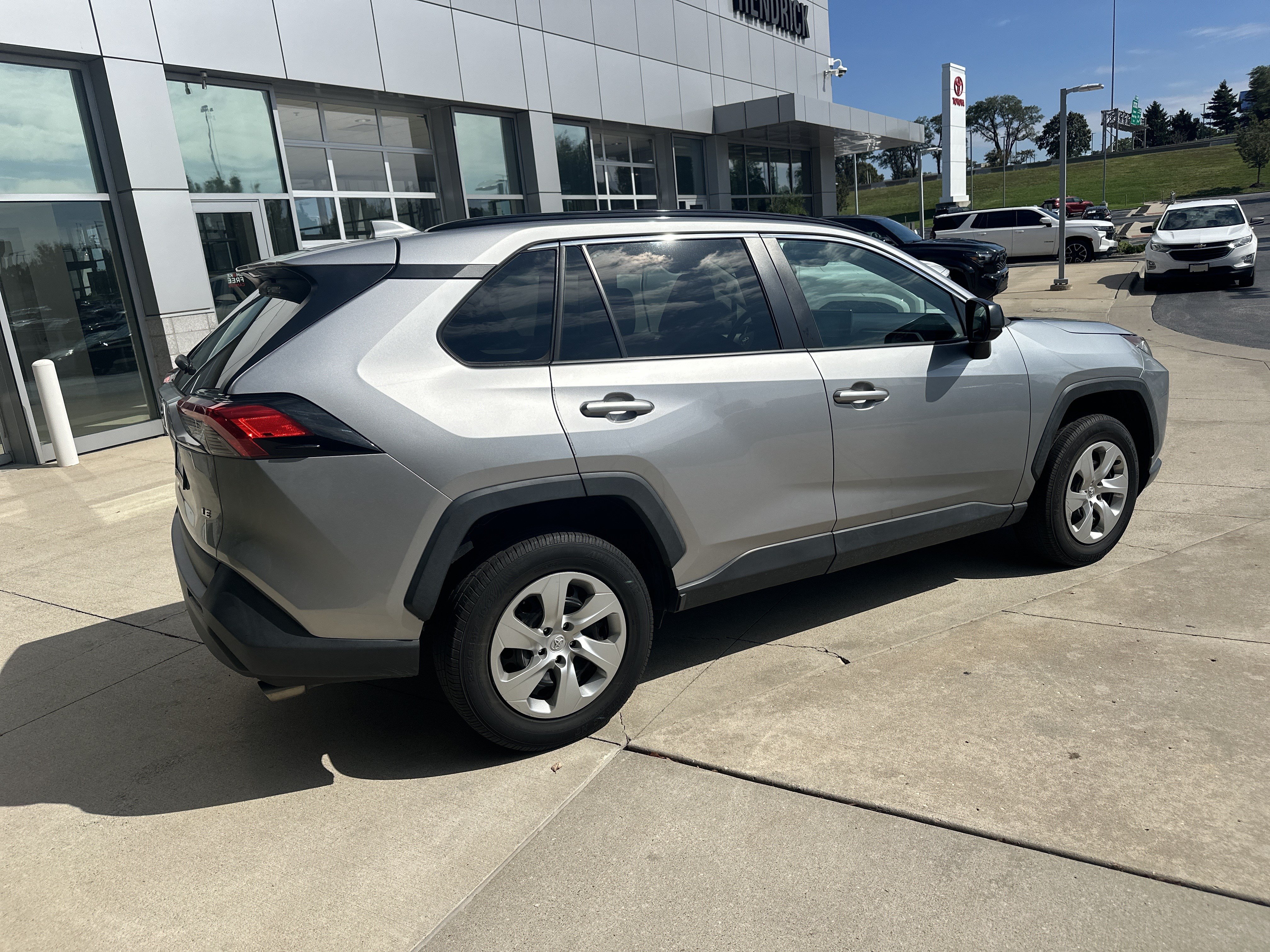 Used 2020 Toyota RAV4 LE FWD image 6