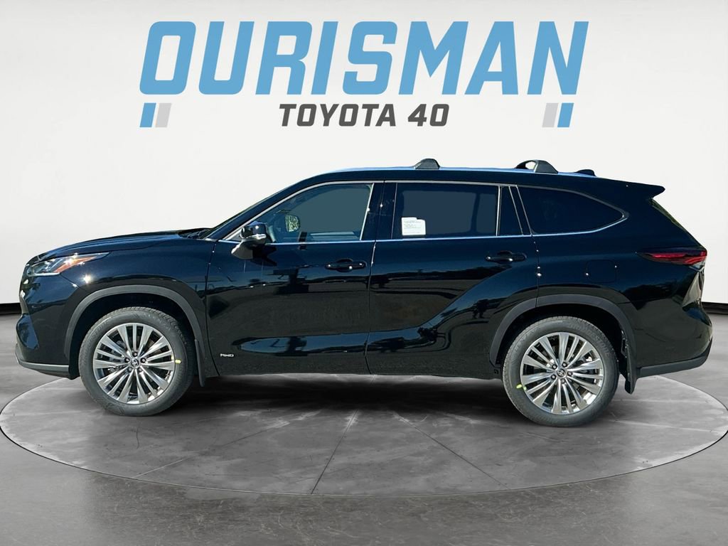 New 2025 Toyota Highlander Platinum image 3