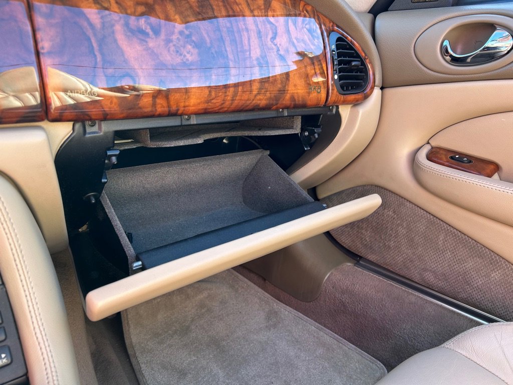 Used 1998 Jaguar XK8 Convertible image 40