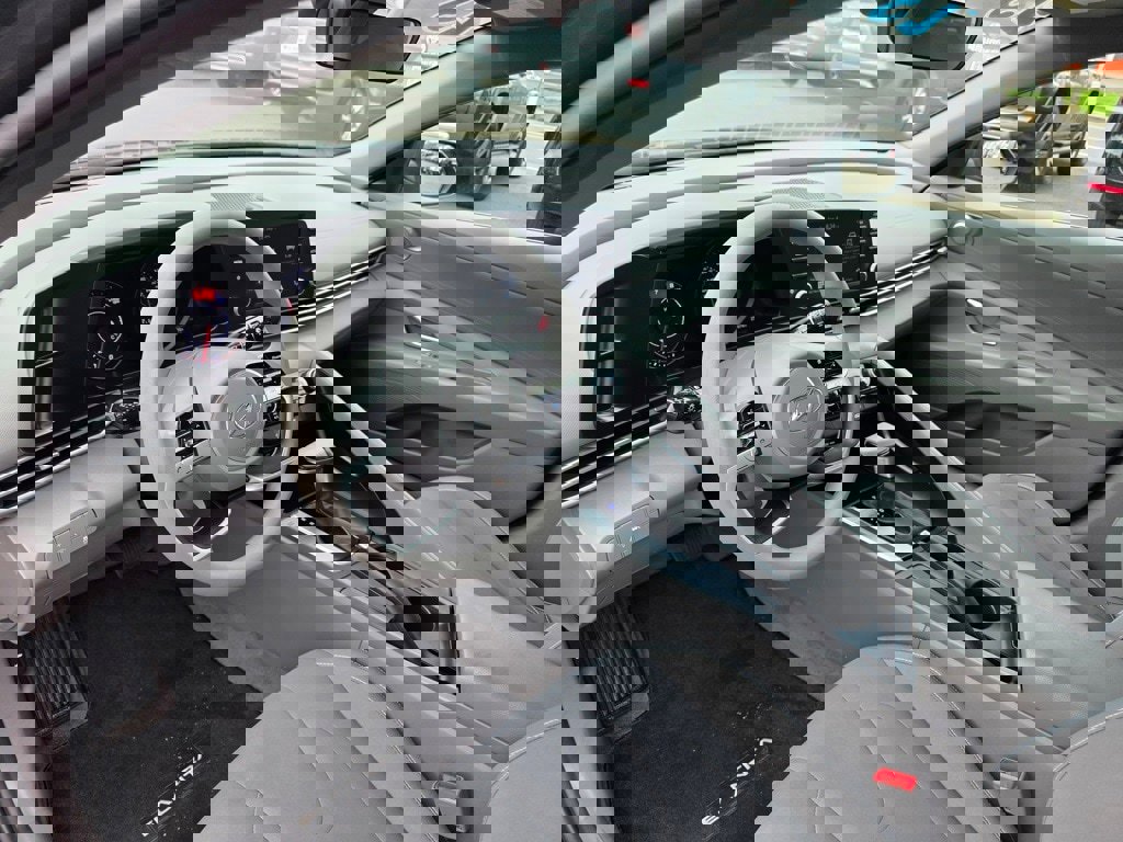 Used 2023 Hyundai Elantra SEL w/ Cargo Package image 10