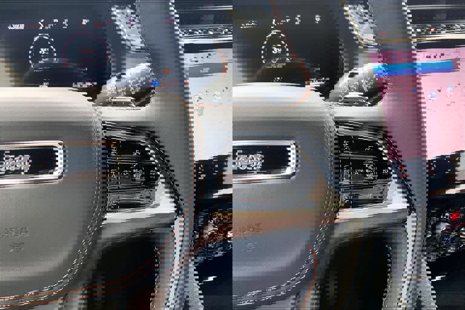 Used 2025 Jeep Grand Cherokee Summit w/ Obsidian Package image 25