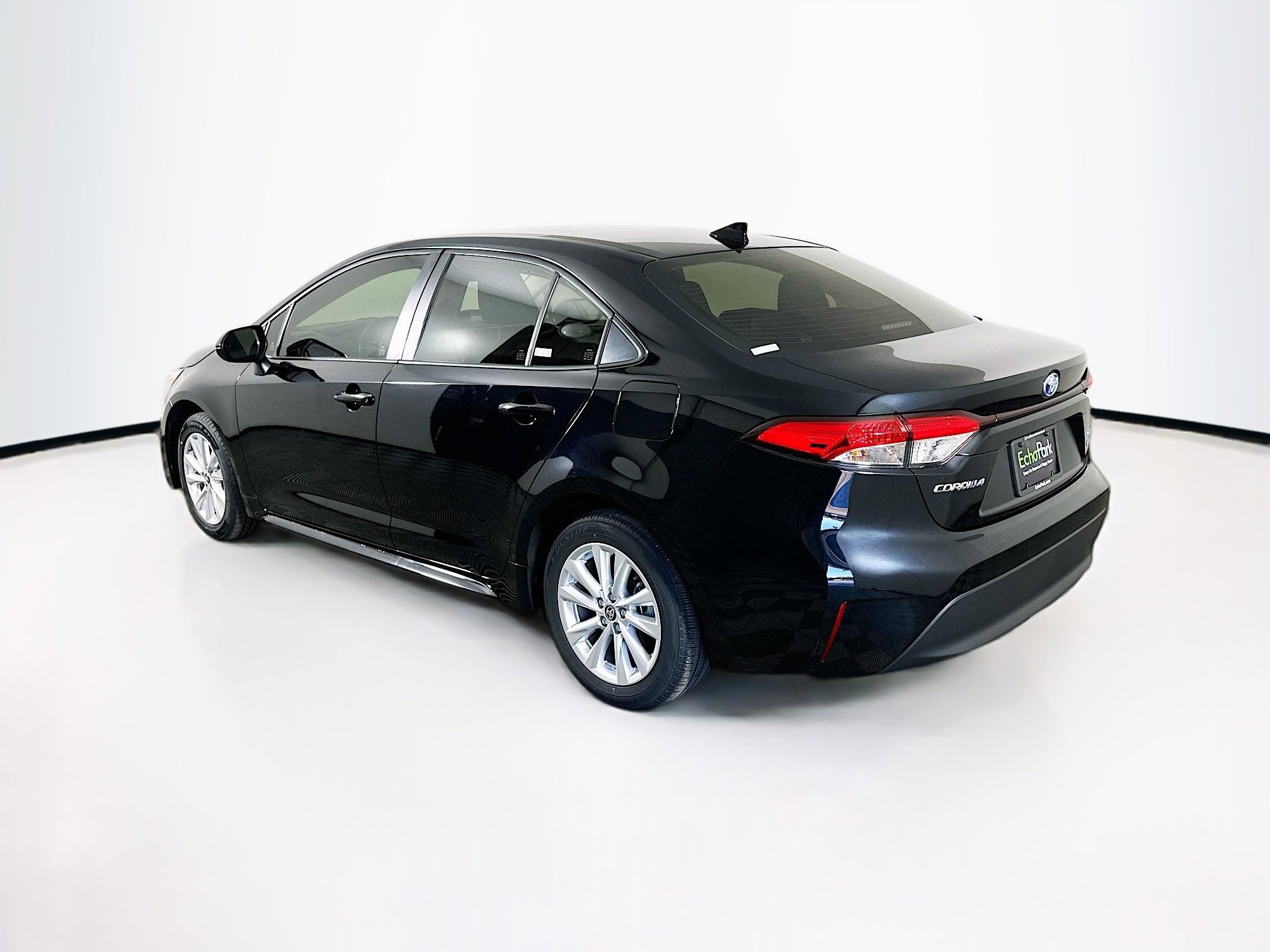 Used 2024 Toyota Corolla LE w/ LE Convenience Package image 5
