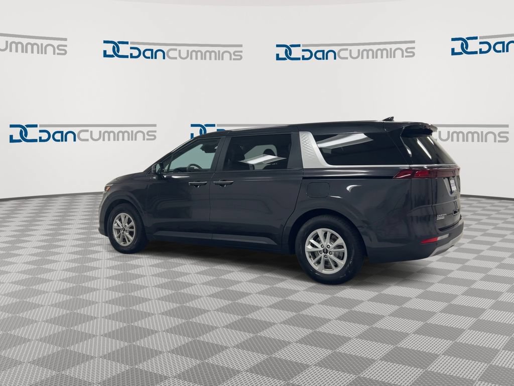 Used 2023 Kia Carnival LX FWD image 6