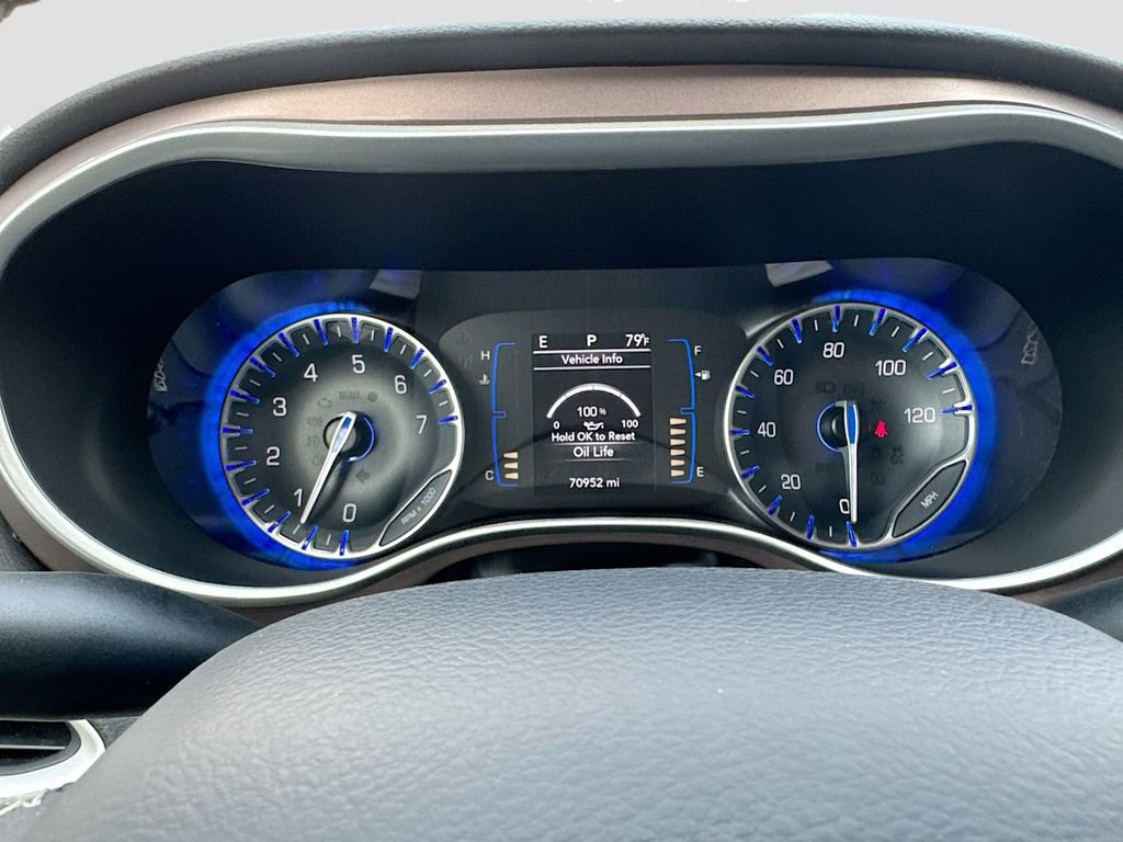 Used 2023 Chrysler Voyager LX image 11