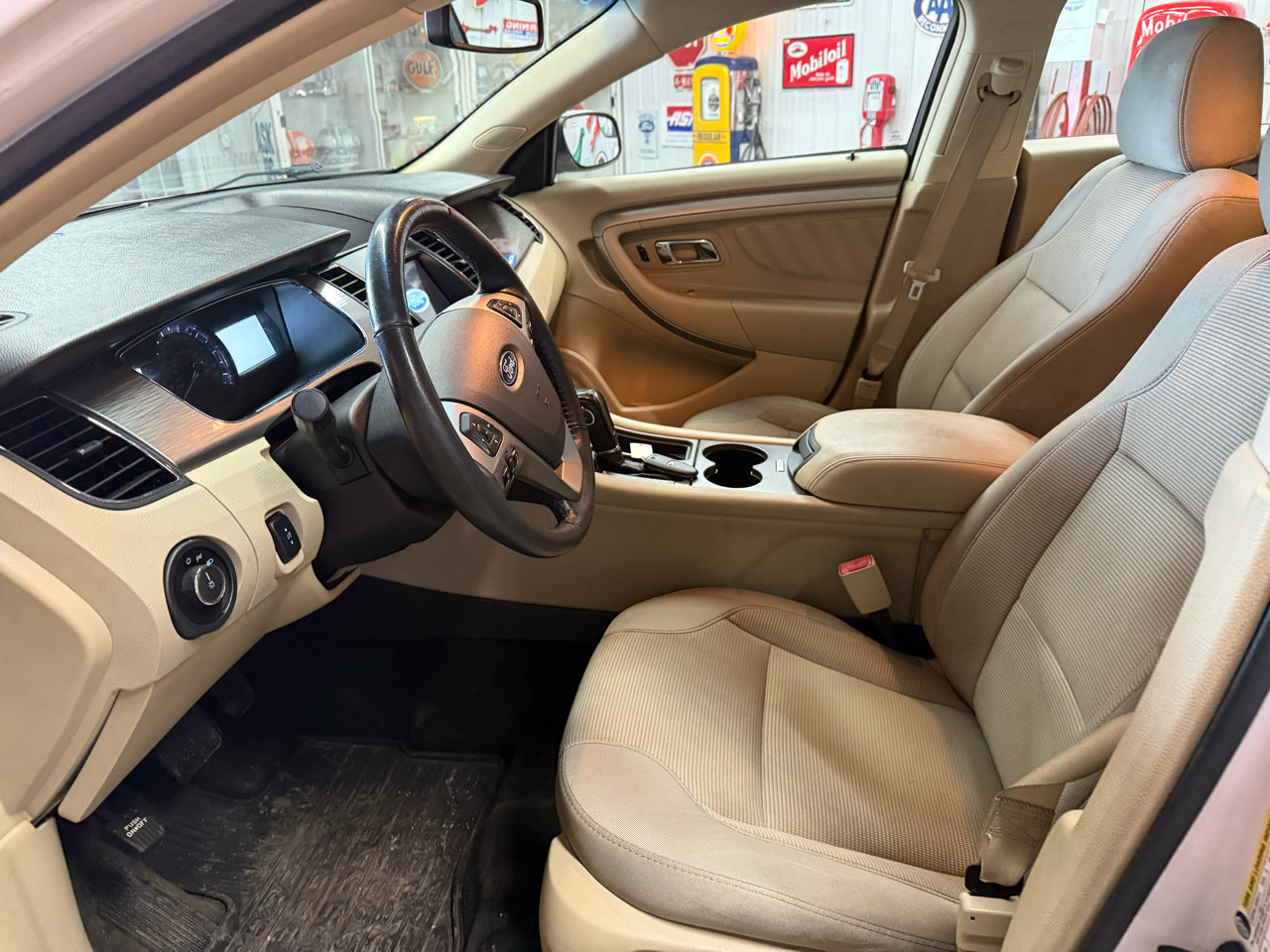 Used 2018 Ford Taurus SEL w/ Equipment Group 201A image 11