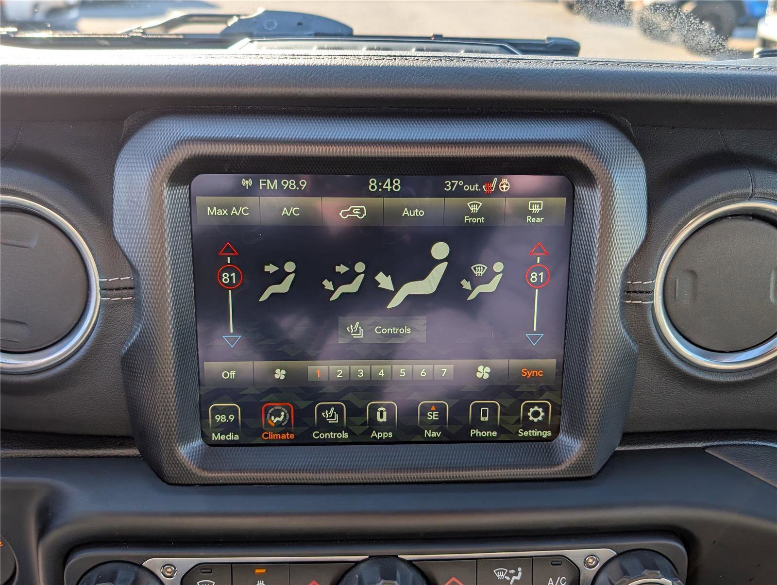 Used 2023 Jeep Wrangler Sahara w/ Cold Weather Group image 29