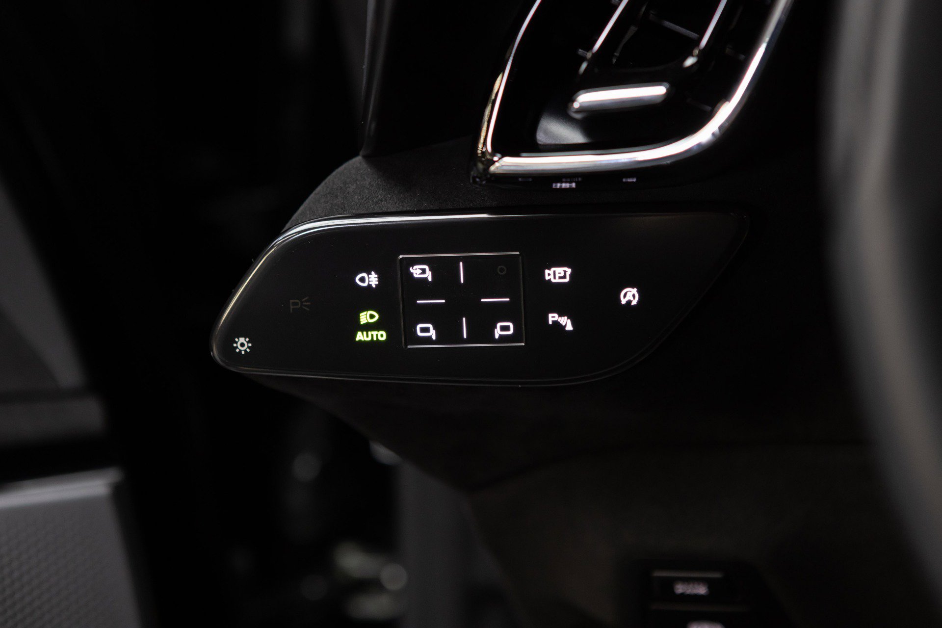 Certified 2022 Ferrari Roma RWD image 81