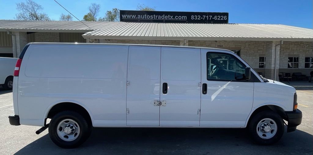 Used 2017 Chevrolet Express 2500 Extended image 7