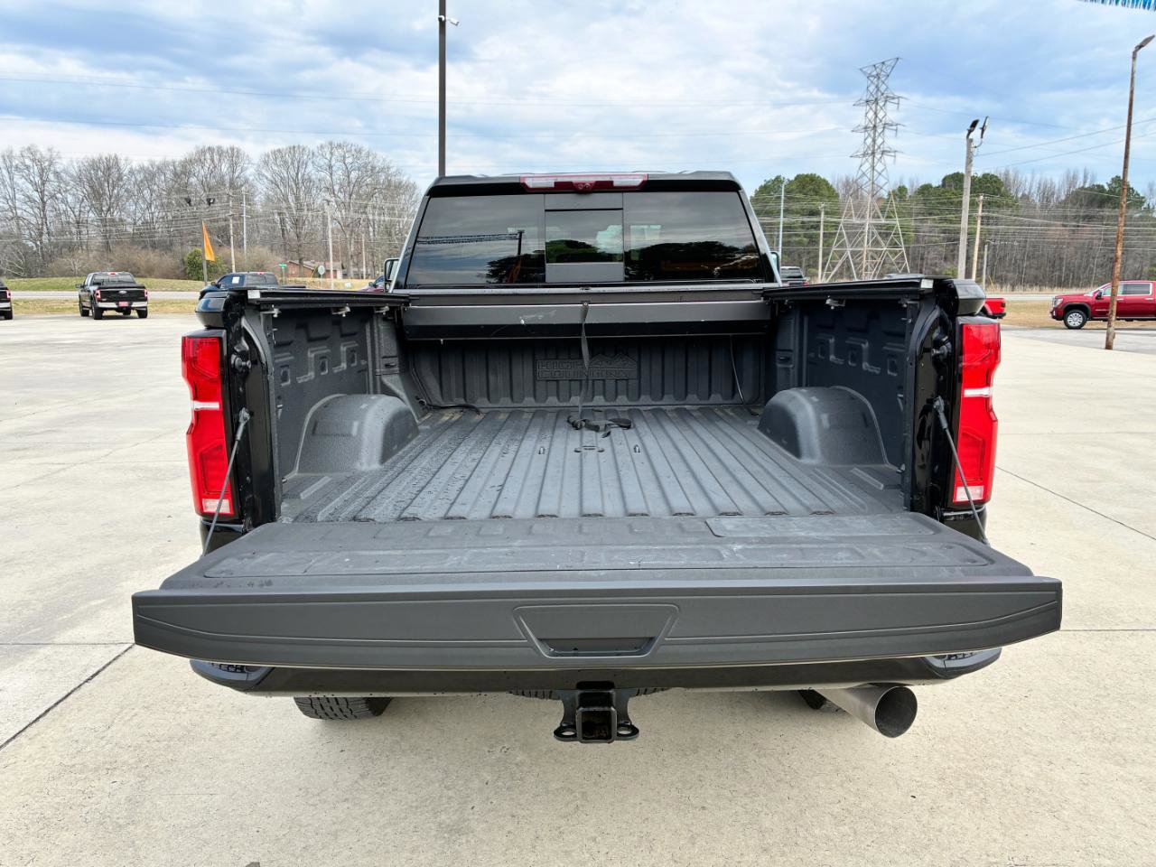 Used 2024 Chevrolet Silverado 2500 High Country w/ Technology Package image 13