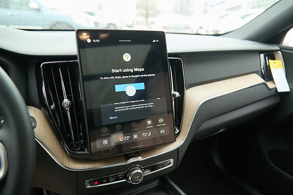 New 2026 Volvo XC60 B5 Plus w/ Protection Package Premier image 16