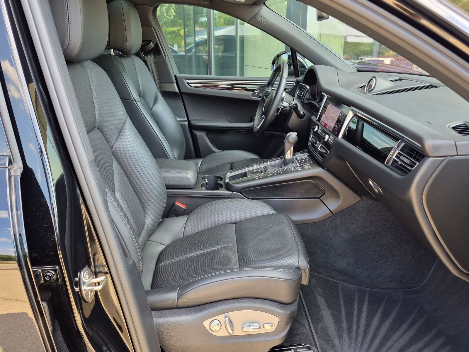 Certified 2021 Porsche Macan S AWD/4WD image 25
