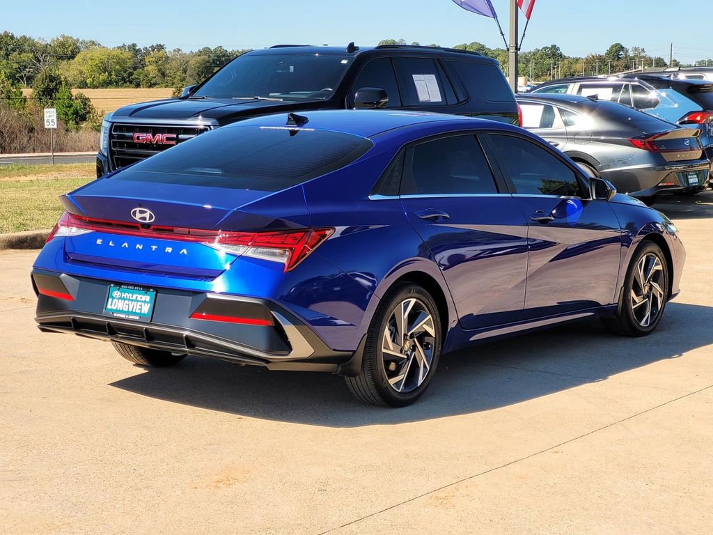 Used 2024 Hyundai Elantra SEL w/ Convenience Package image 4