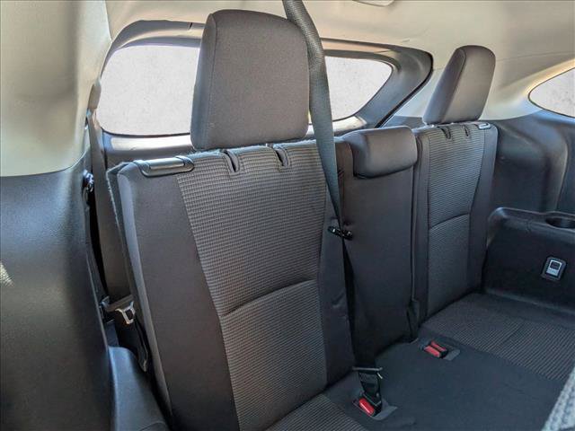 Used 2021 Toyota Highlander LE FWD image 19