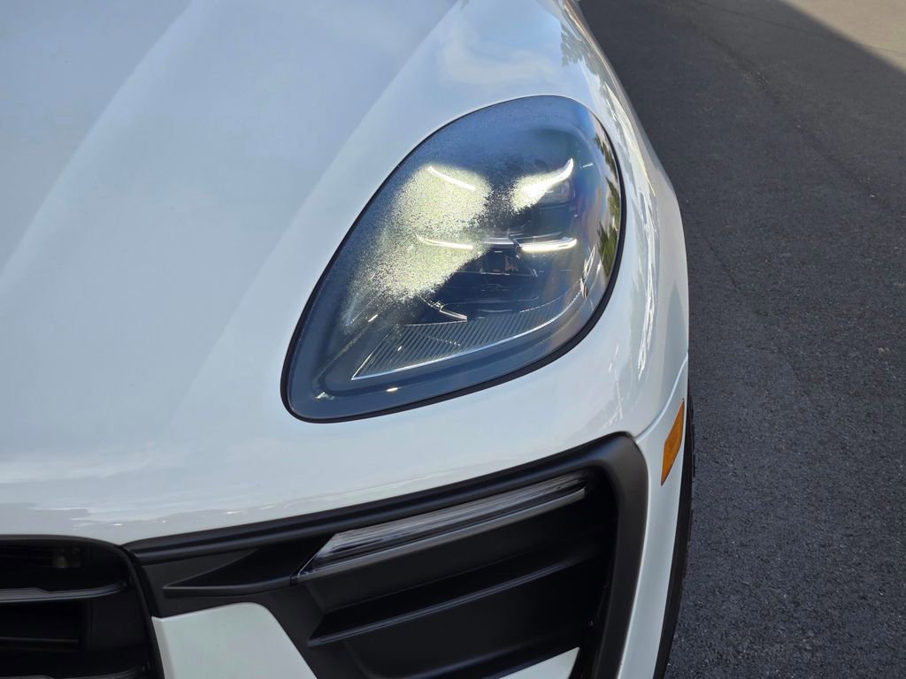 Used 2025 Porsche Macan w/ Premium Package Plus AWD/4WD image 12