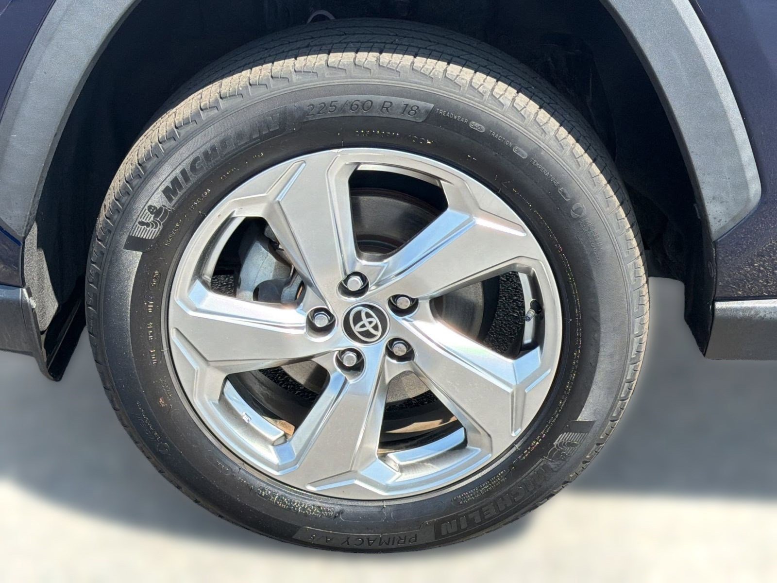 Used 2021 Toyota RAV4 XLE Premium image 12