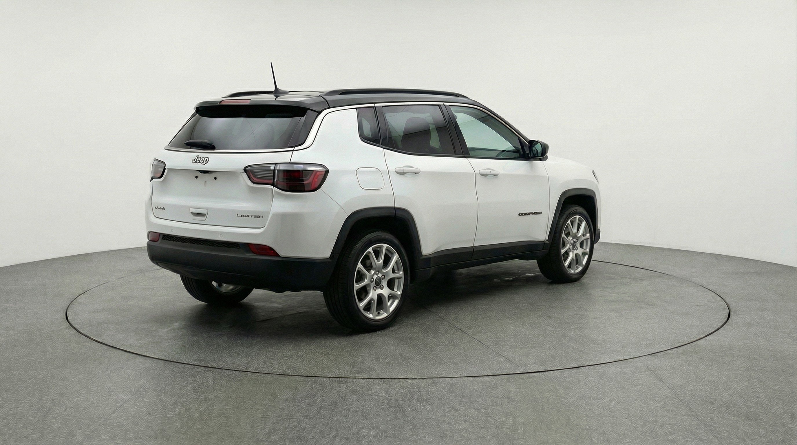Used 2025 Jeep Compass Limited image 9