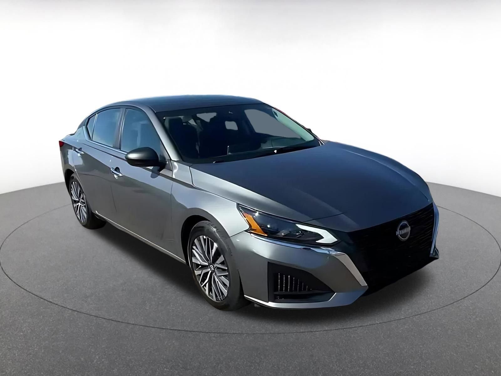 Used 2025 Nissan Altima 2.5 SV image 3