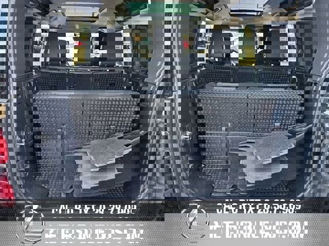 Used 2020 Land Rover Defender 110 SE image 21