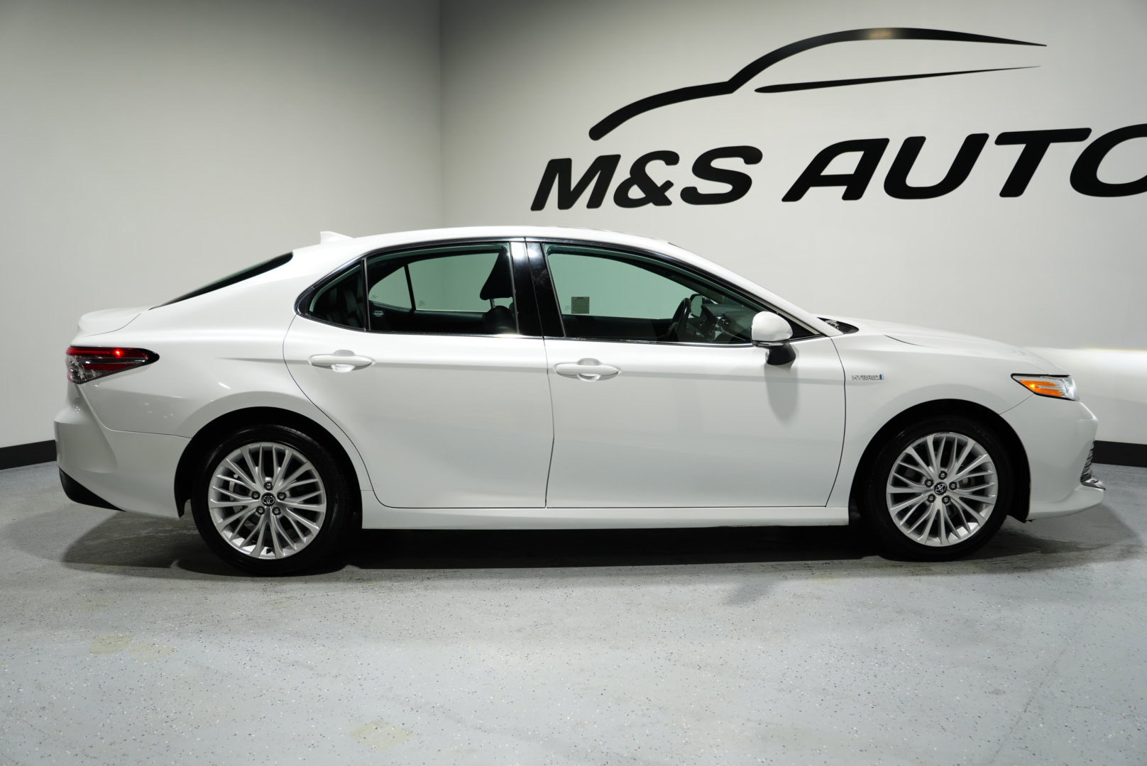 Used 2020 Toyota Camry XLE image 6