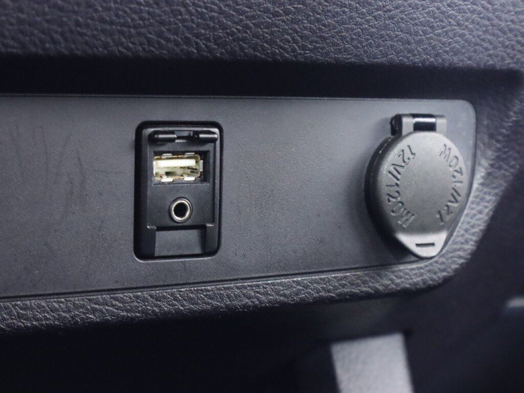 Used 2016 Toyota Tacoma SR5 w/ SR5 Appearance Package (SN) image 22