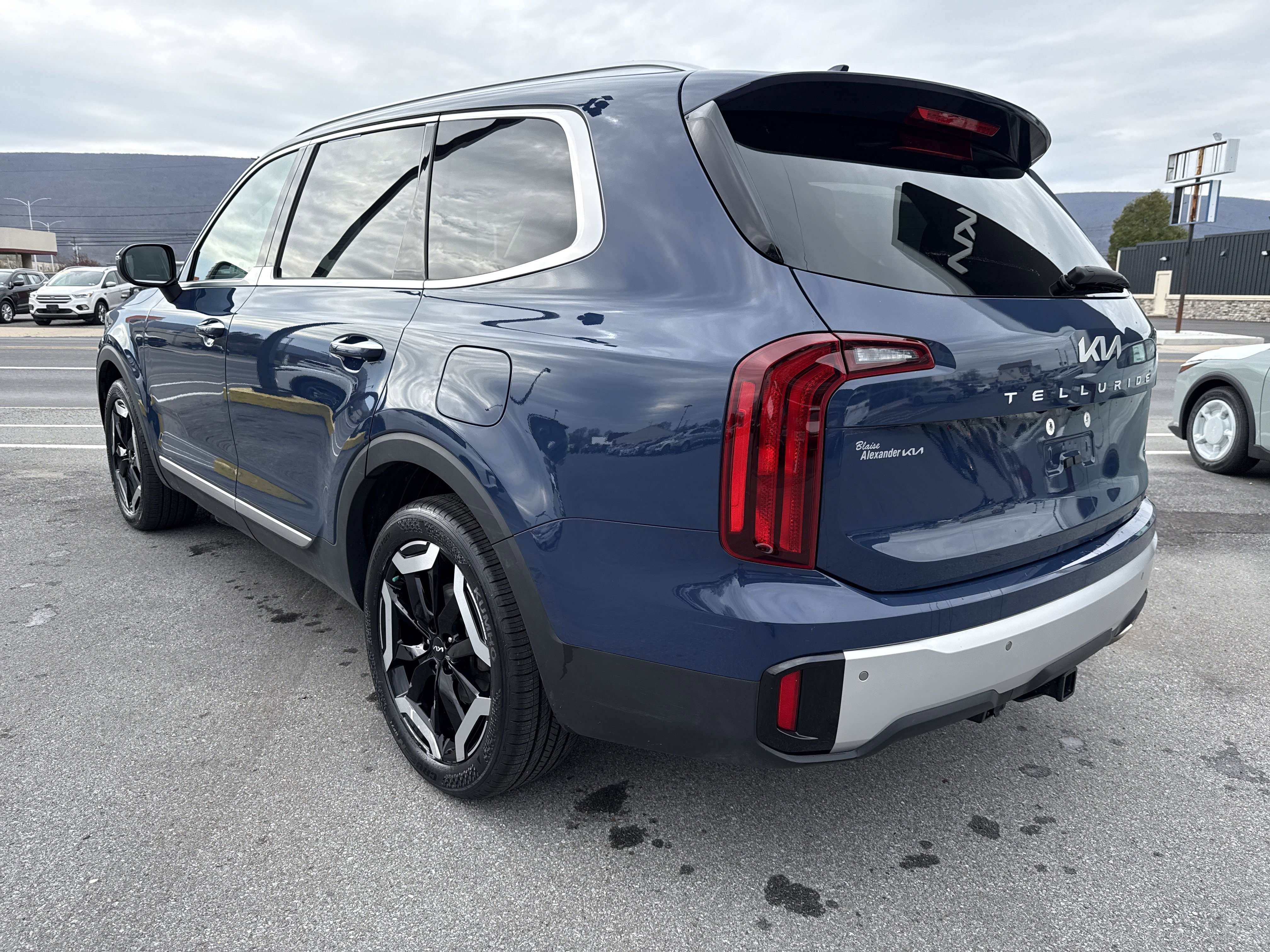 Used 2024 Kia Telluride S w/ S Sunroof Package image 6