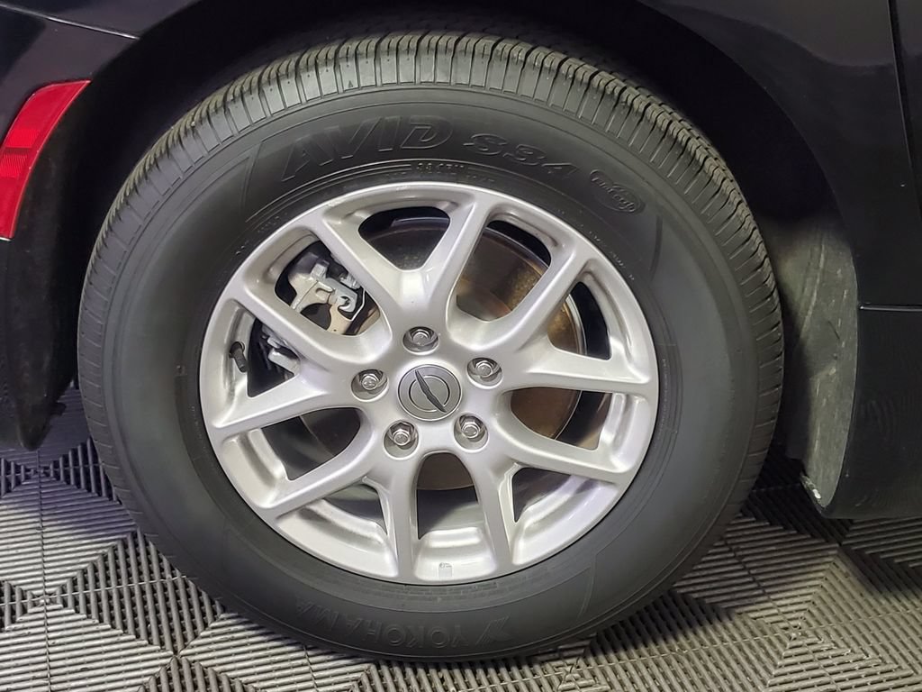 Used 2024 Chrysler Pacifica Touring-L FWD image 5