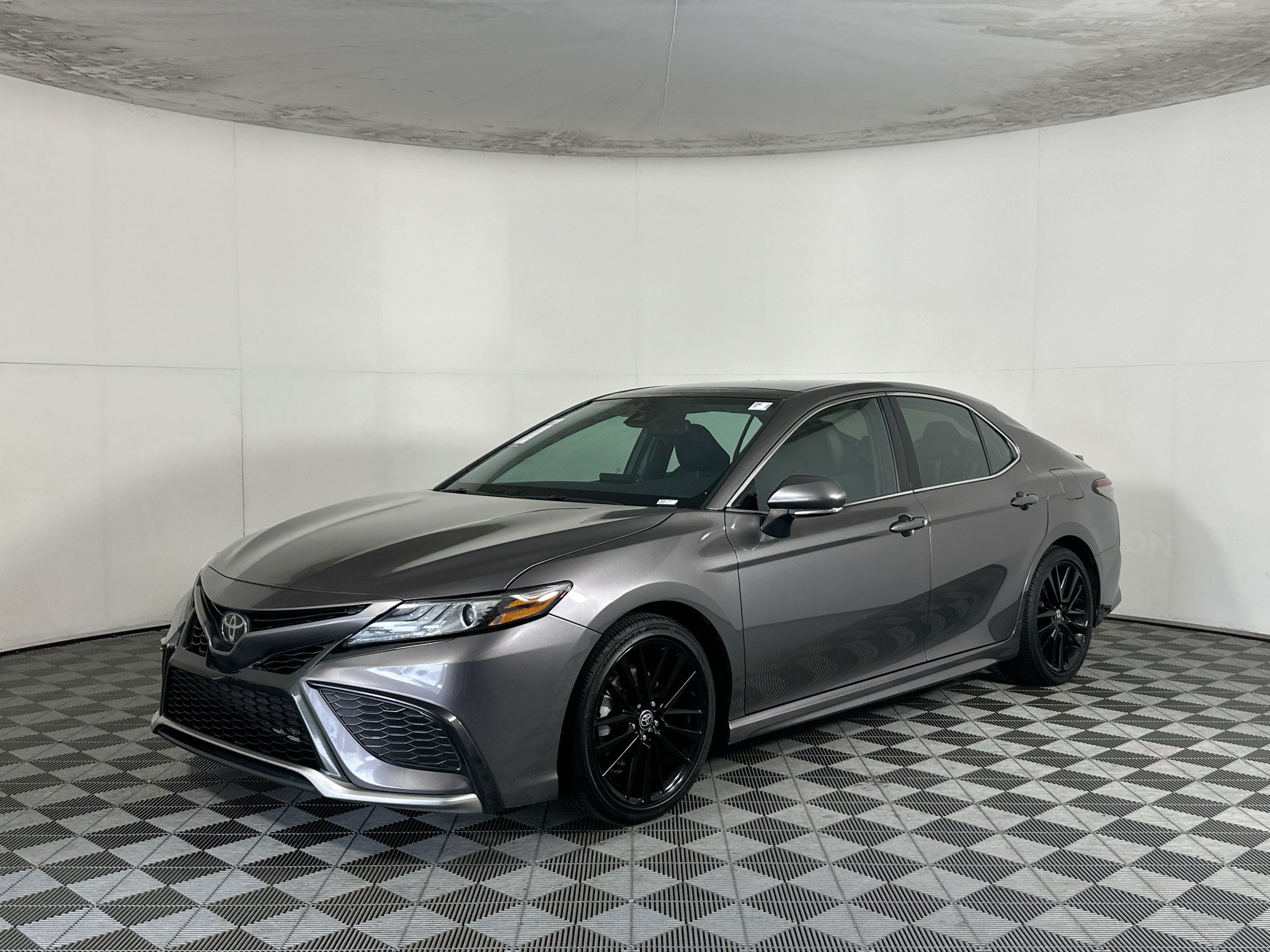 Used 2022 Toyota Camry XSE FWD image 7