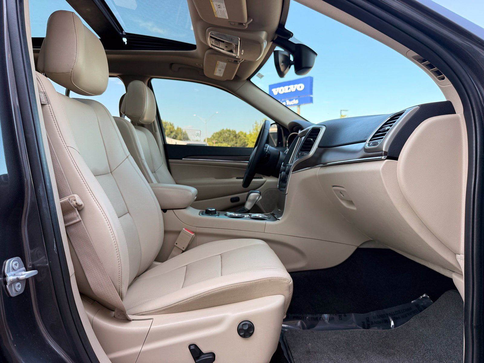 Used 2017 Jeep Grand Cherokee Limited w/ Luxury Group II AWD/4WD image 25