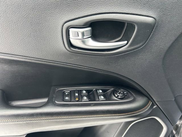 Used 2019 Jeep Compass Latitude w/ Popular Equipment Group AWD/4WD image 10