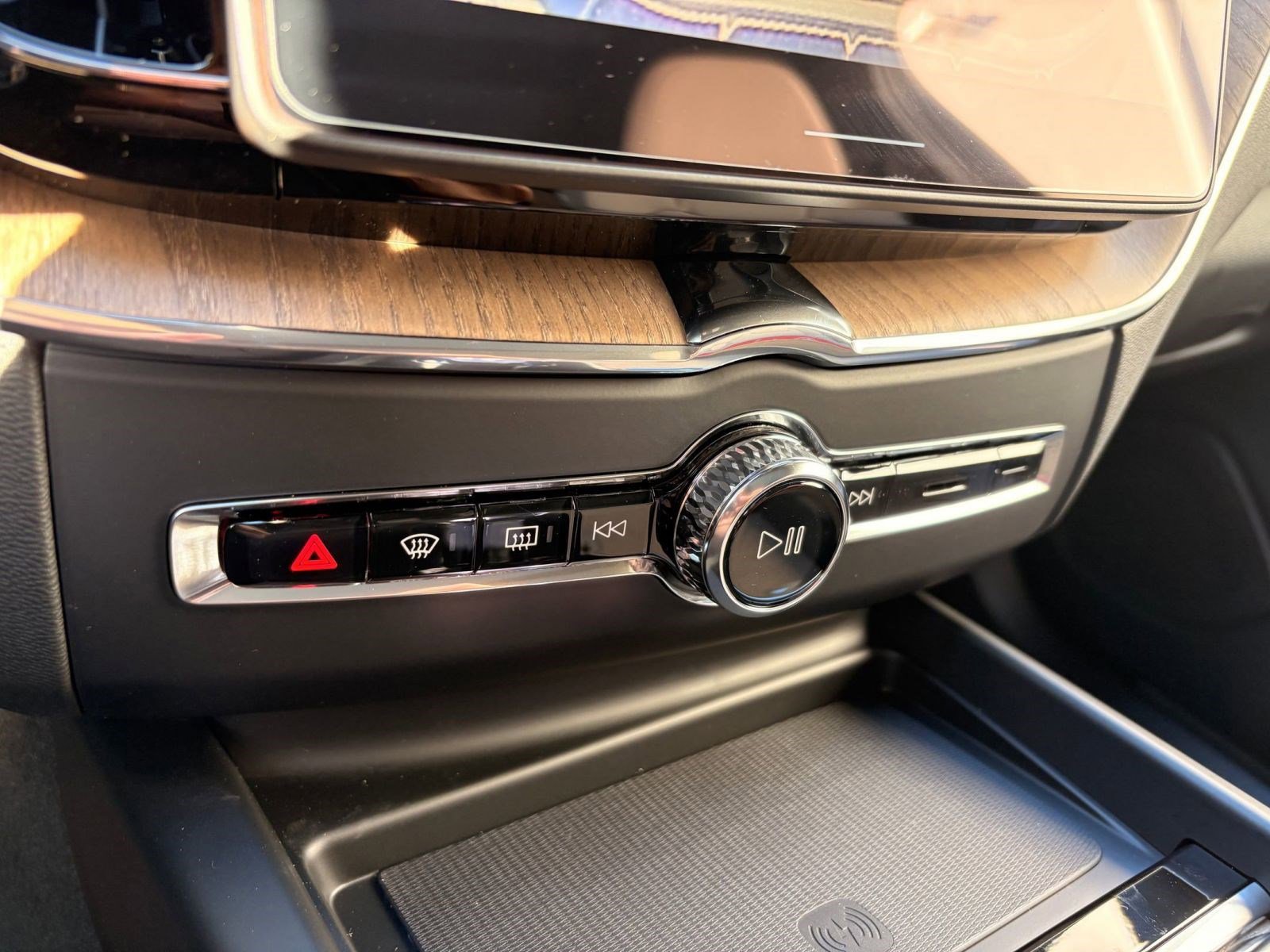 Certified 2026 Volvo XC60 B5 Plus w/ Protection Package Premier image 18