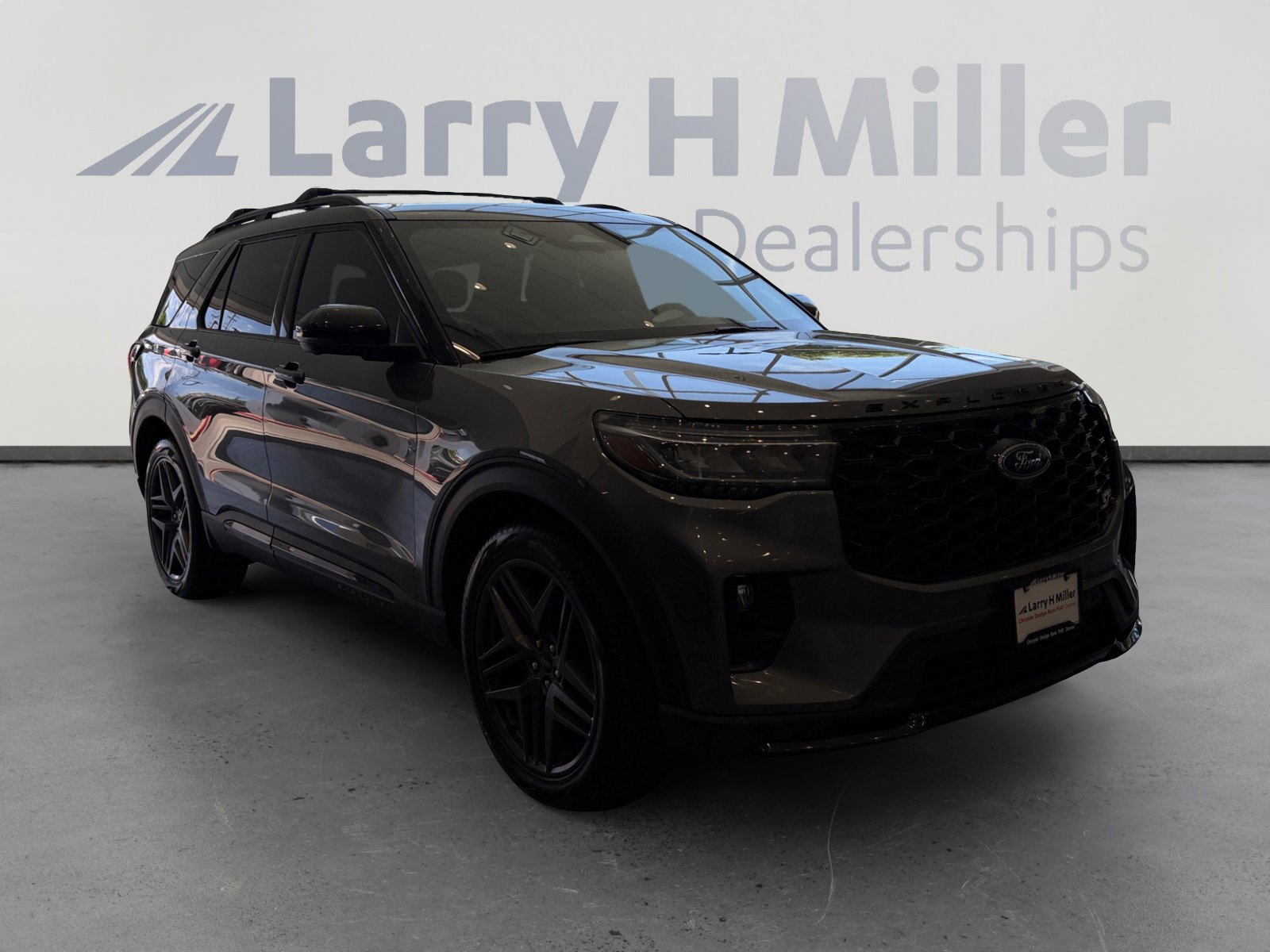 Used 2025 Ford Explorer ST AWD/4WD image 7