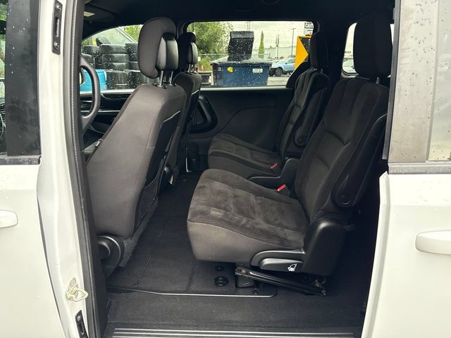 Used 2018 Dodge Grand Caravan SE FWD image 15