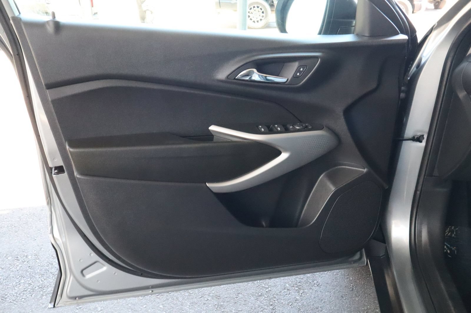 Used 2024 Chevrolet Trax LS FWD image 18