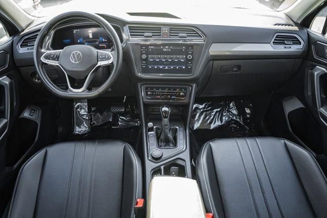 Used 2022 Volkswagen Tiguan SE w/ Panoramic Sunroof Package image 20