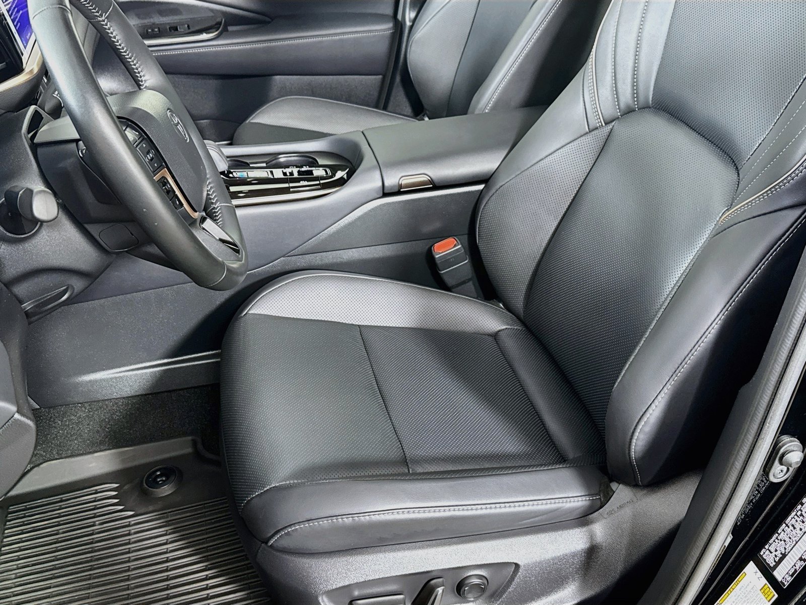 Certified 2025 Toyota Crown w/ Advanced Technology Package AWD/4WD image 18