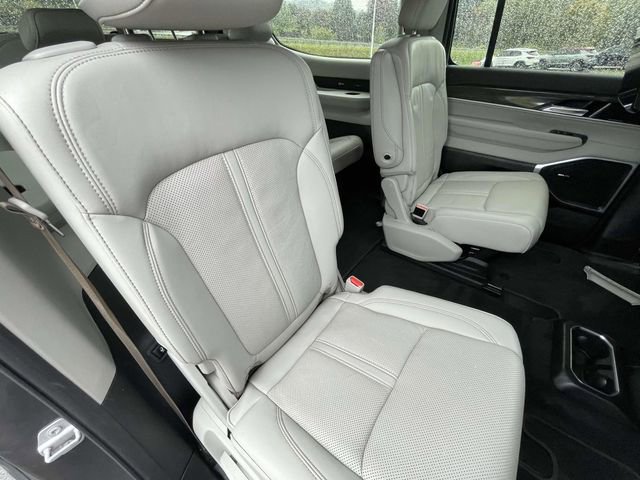 Used 2022 Jeep Wagoneer Series III w/ Rear Seat Video Group 1 image 29