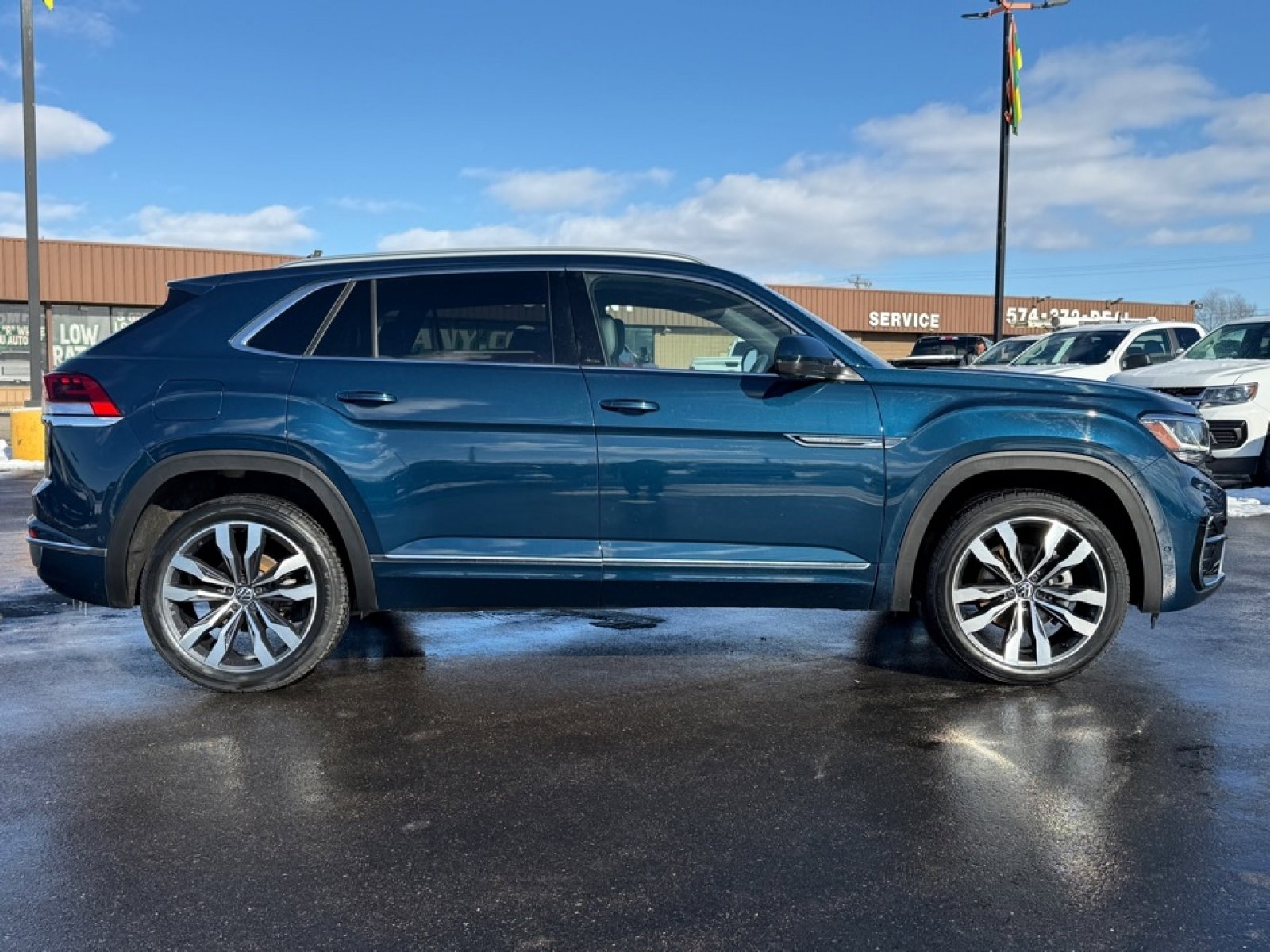 Used 2022 Volkswagen Atlas Cross Sport SEL Premium R-Line image 9