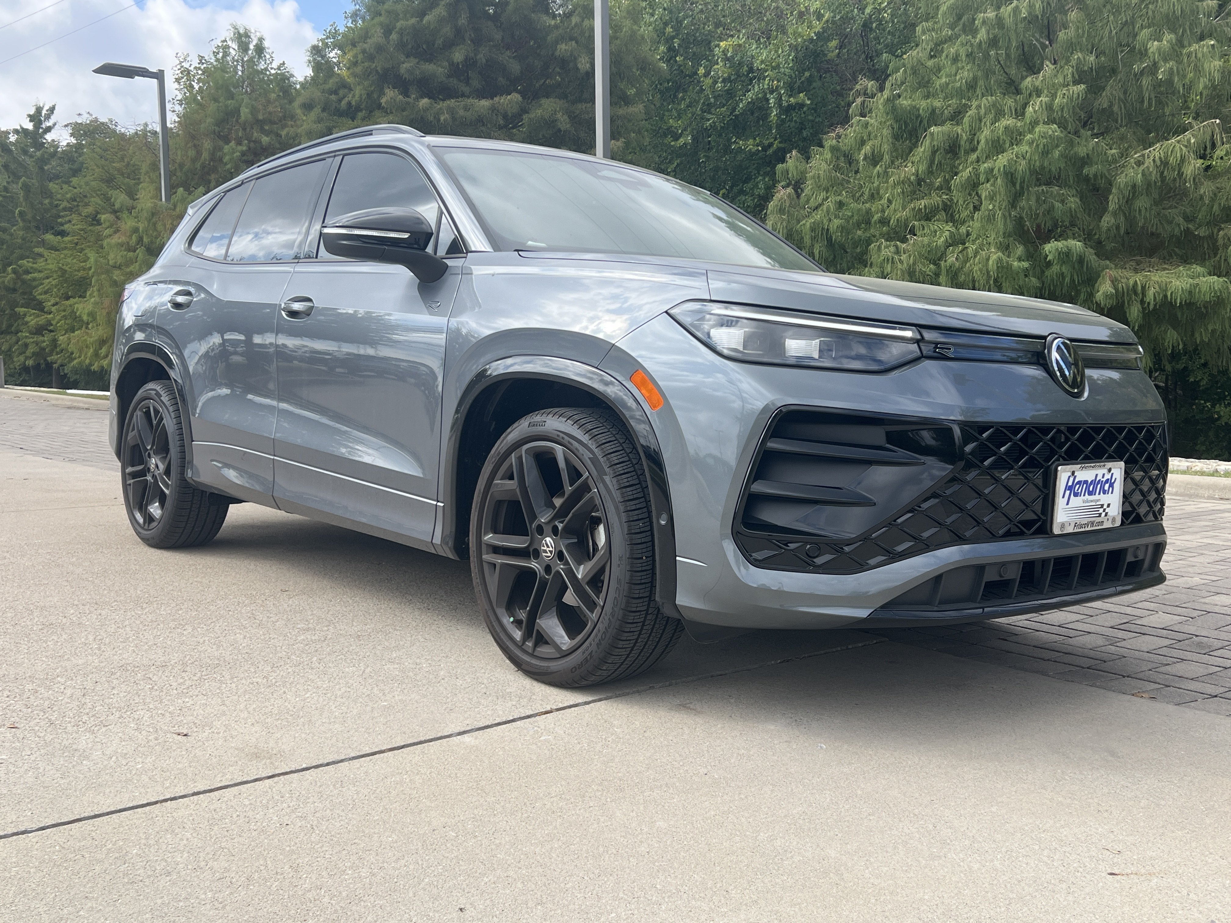 Certified 2026 Volkswagen Tiguan SE R-Line FWD image 2