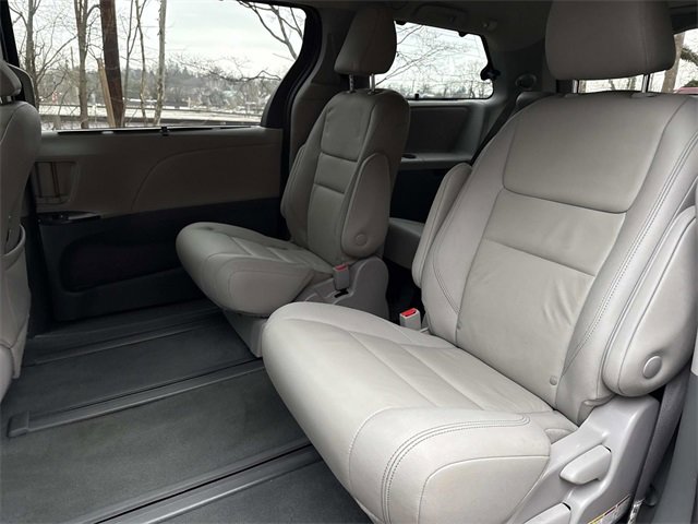 Used 2020 Toyota Sienna XLE image 10