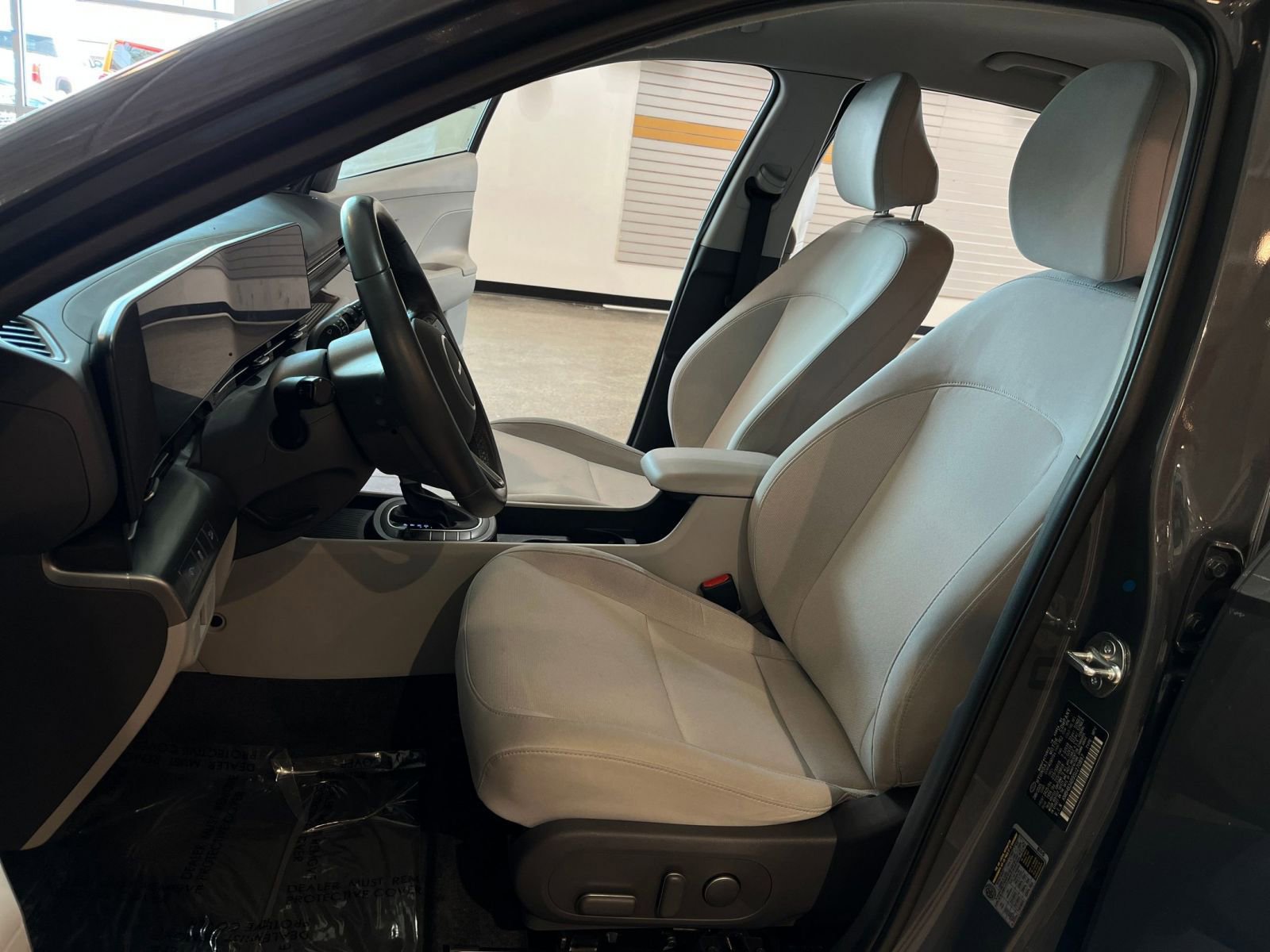 Used 2025 Hyundai Kona SEL FWD image 27