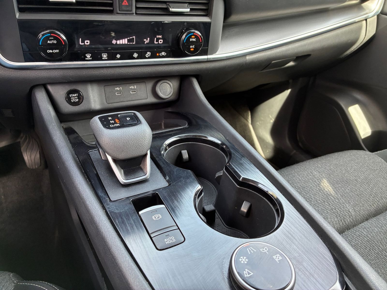 Used 2025 Nissan Rogue SV image 43