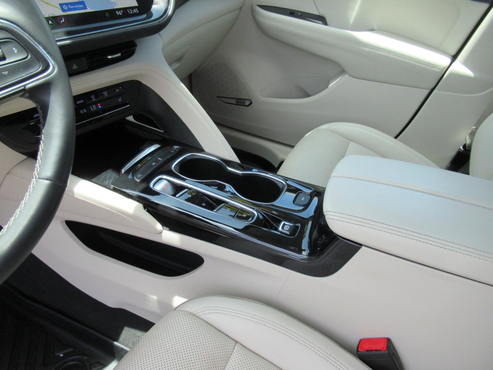 Used 2022 Buick Envision Essence w/ Technology Package I FWD image 17