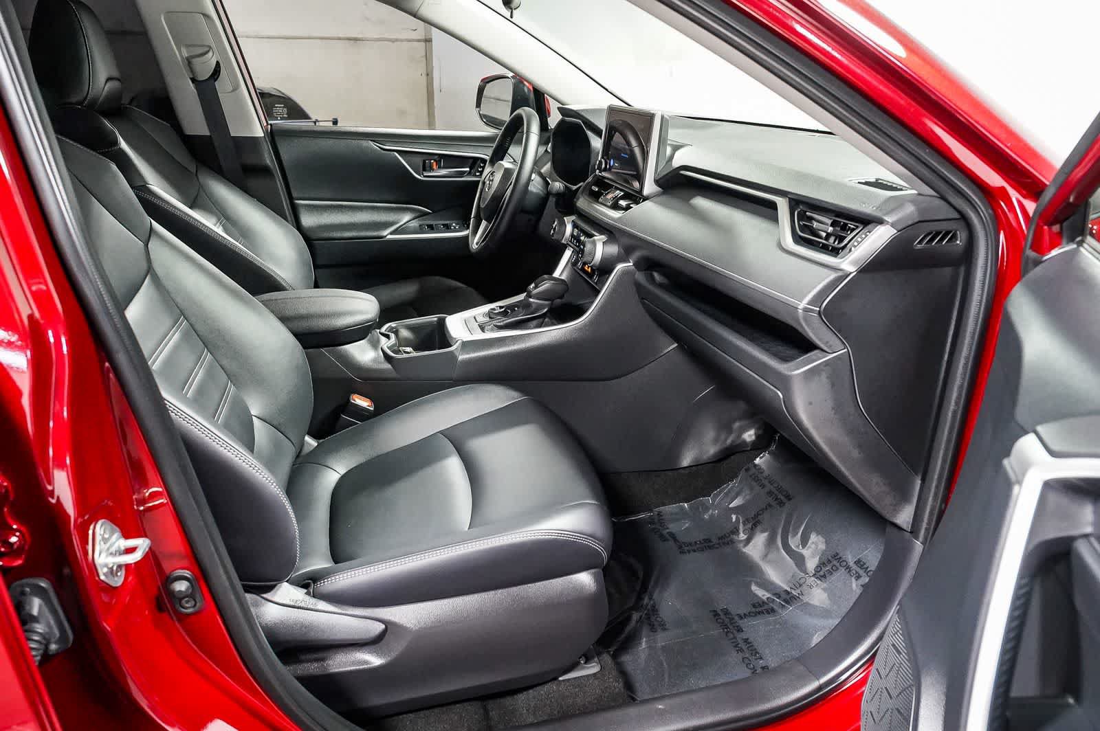 Used 2025 Toyota RAV4 XLE Premium w/ Weather Package AWD/4WD image 17