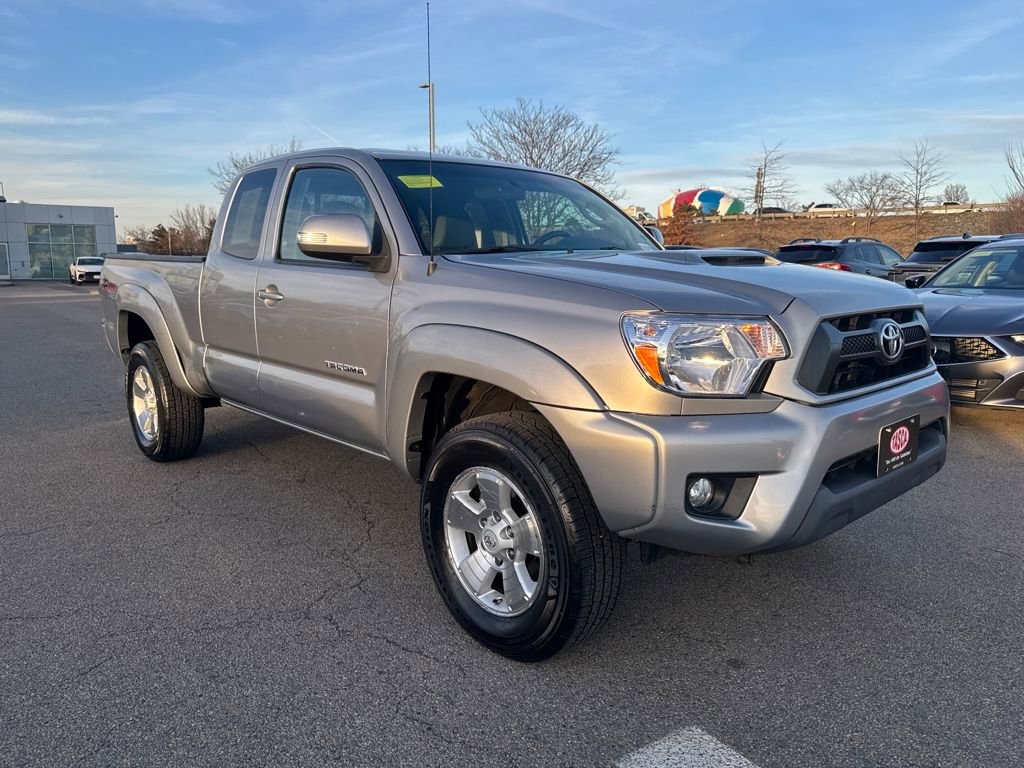 Used 2015 Toyota Tacoma 4x4 Access Cab V6 w/ TRD Sport Package image 9