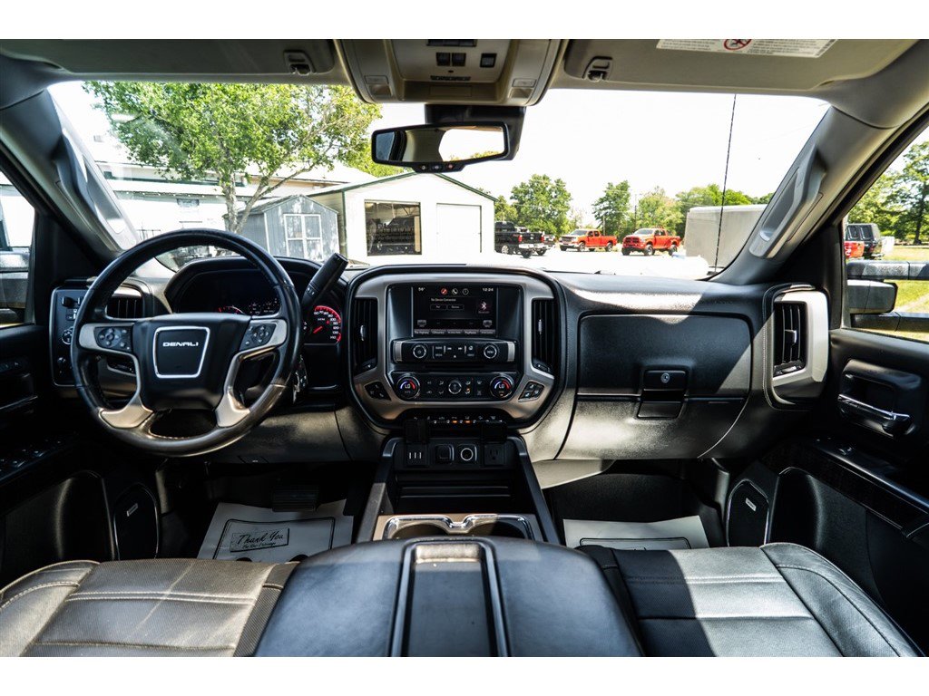 Used 2015 GMC Sierra 2500 Denali w/ Duramax Plus Package AWD/4WD image 28