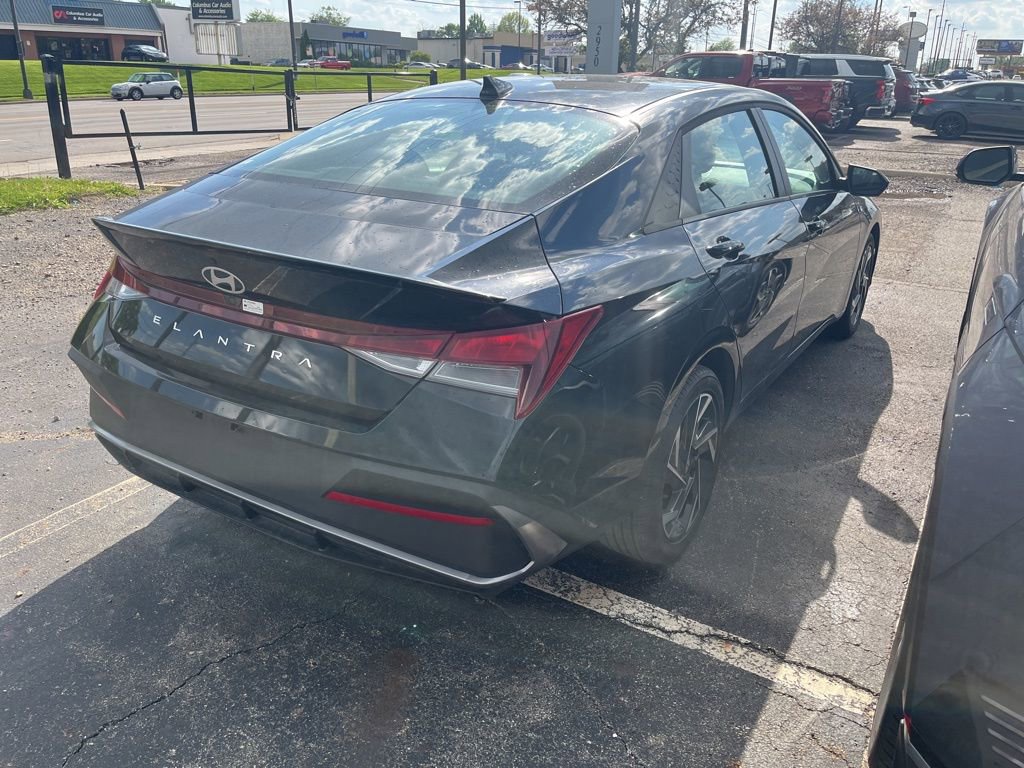 Used 2025 Hyundai Elantra Sport FWD image 4