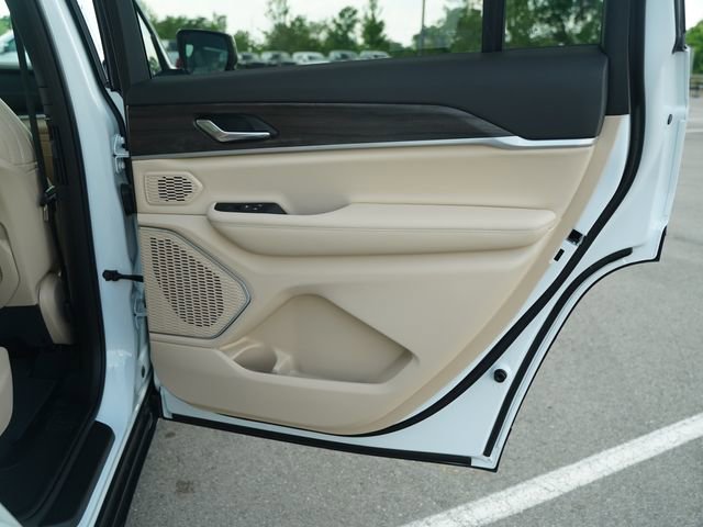 New 2026 Jeep Grand Cherokee L Limited w/ Limited Altitude Package AWD/4WD image 22